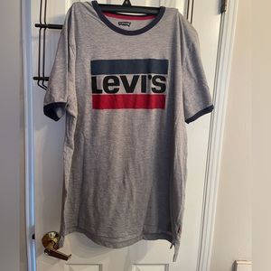 Levi tshirt